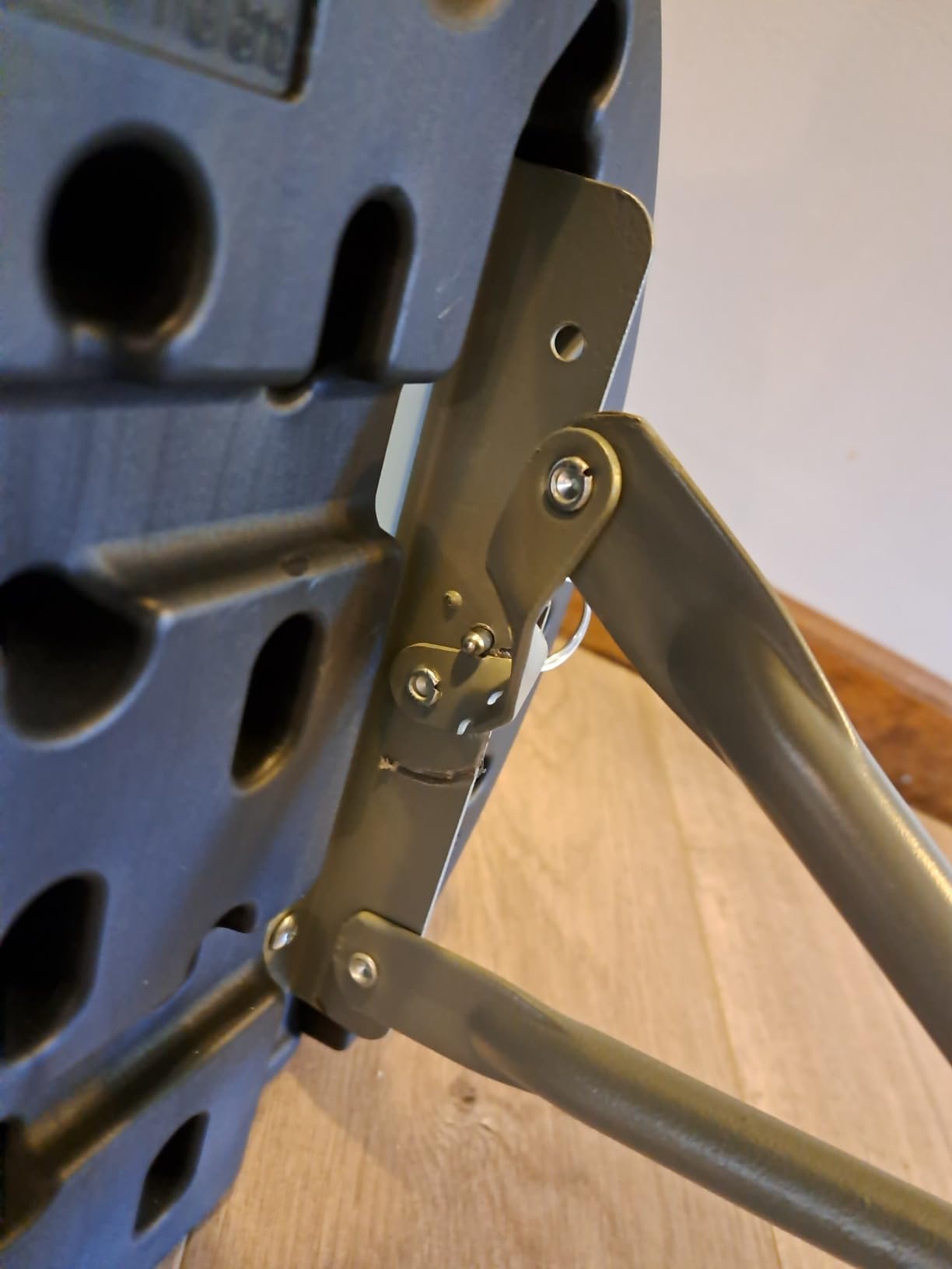GYMAX Folding Stool, 28in Barstool with Handle 550lbs Free Assembly customer photo 1