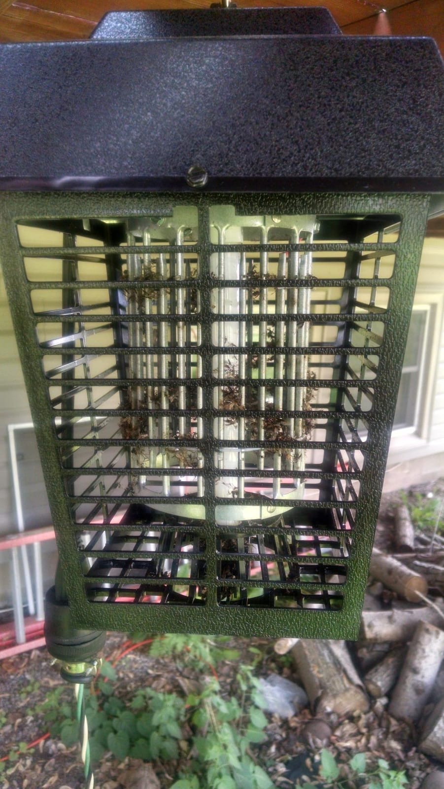 Flowtron Electric Bug Zapper, 1/2 Acre Outdoor, 15W UV, 5600V Zap, Black customer photo 1