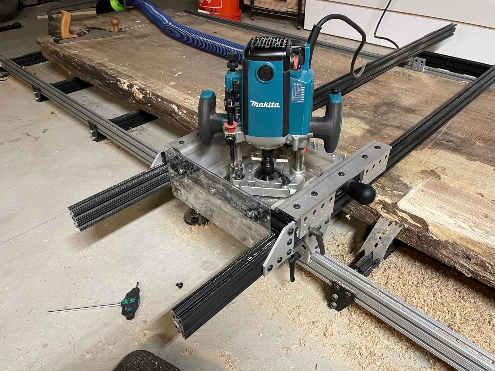 Makita RP2301FC 3-1/4 HP* Plunge Router, with Variable Speed customer photo 2