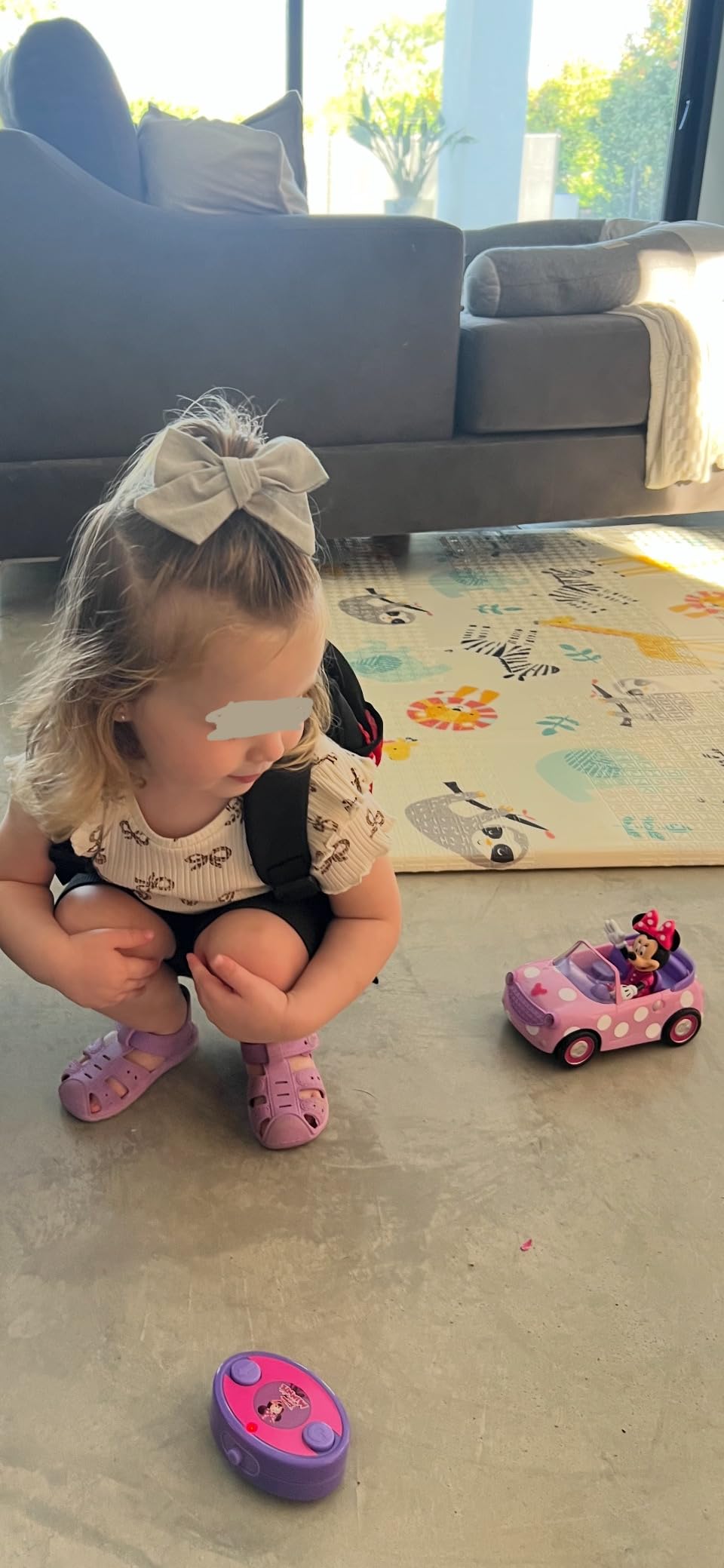 Disney Junior Minnie Mouse Roadster RC Car with Polka Dots, 27 MHz, Pink with White Polka Dots, Standard (97161) customer photo 2