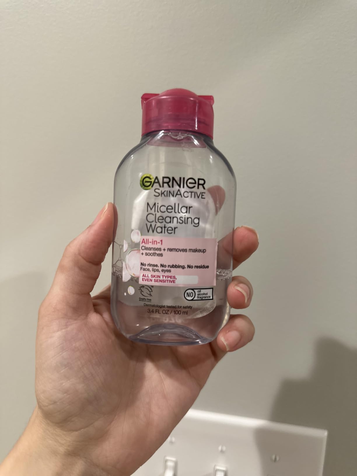 Garnier Micellar Water, Hydrating Facial Cleanser & Makeup Remover, Suitable for Sensitive Skin, Vegan, Cruelty Free, 13.5 Fl Oz (400mL), 1 Count customer photo 2
