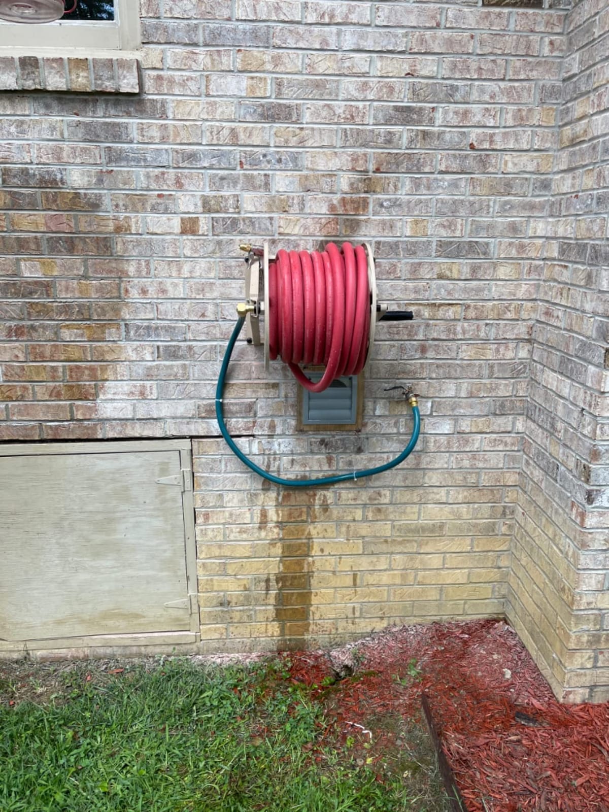 Liberty Garden 709 Steel Wall/Floor Mounted Hose Reel, Holds 200-Feet of 5/8-Inch Hose - Tan, 17.6 x 22 x 15 customer photo 1