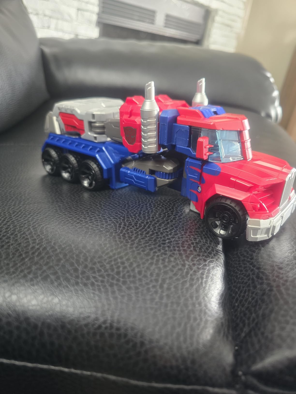 Transformers Toys Heroic Optimus Prime Action Figure - Timeless Large-Scale Figure, Changes into Toy Truck - Toys for Kids 6 and Up, 11-inch (Amazon Exclusive) customer photo 1