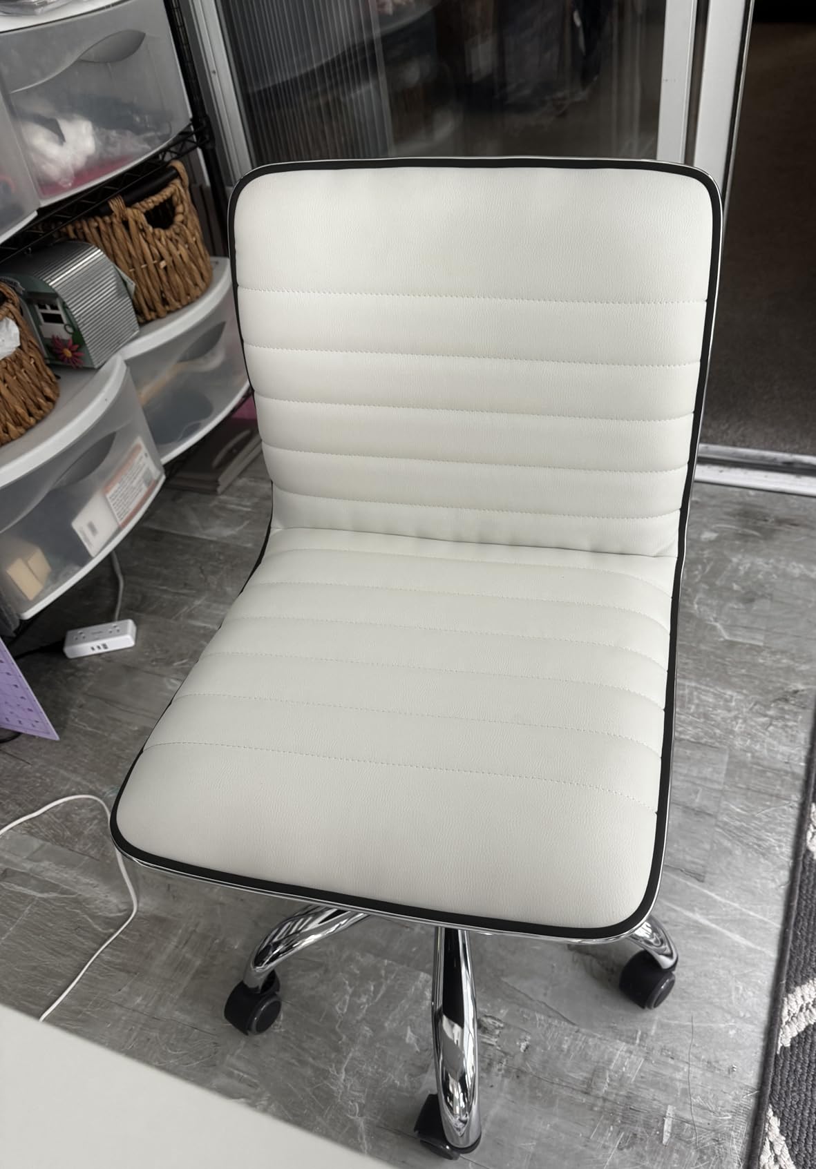 Yaheetech Black Armless Vanity Desk Chair with Wheels, Ribbed PU Leather customer photo 2