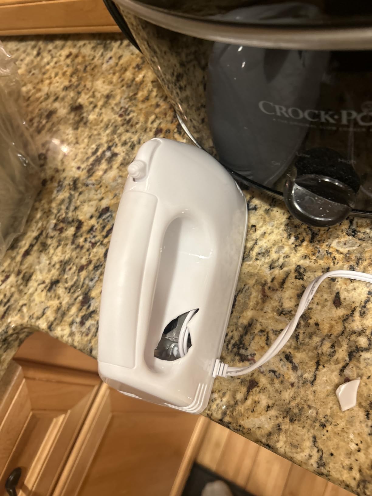 WEPSEN Hand Mixer Electric Mixing Bowls Set, 5 Speeds Handheld Mixer with 4 Nesting Stainless Steel Mixing Bowl, Measuring Cups Spoons 200W Kitchen Blender Whisk Beater Baking Supplies For Beginner customer photo 1