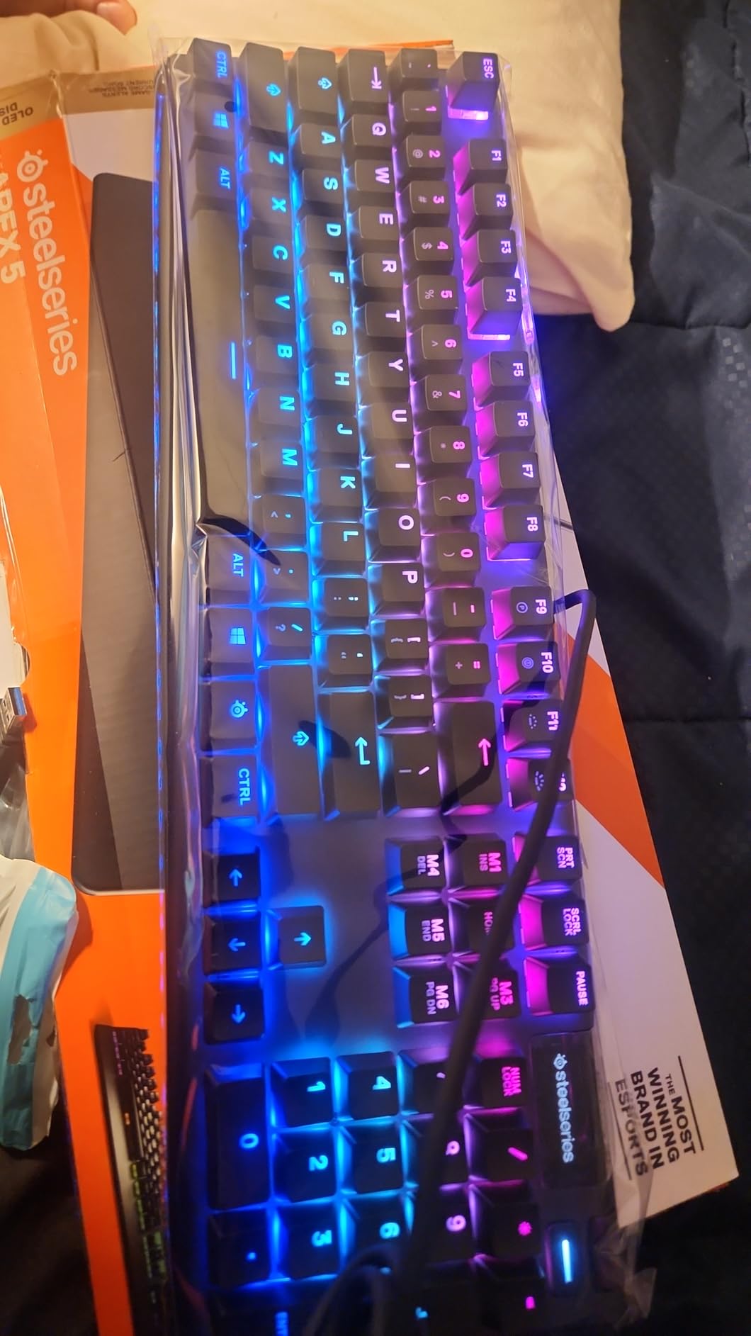 SteelSeries Apex 5 customer photo 2