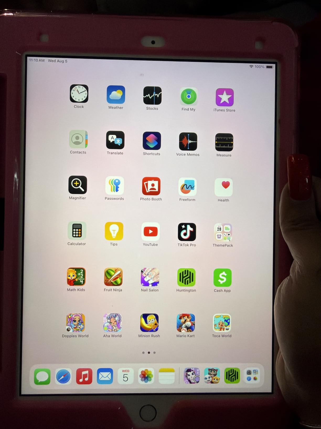 Apple 2019 iPad 7th Gen (10.2-inch, Wi-Fi, 32GB) Silver (Renewed) customer photo 1