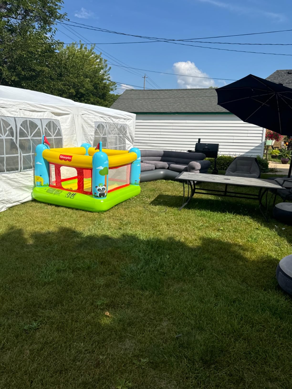 Fisher-Price Bouncetastic Inflatable Bouncer | Indoor and Outdoor Bounce House for Kids | Great for Ages 3+ customer photo 2