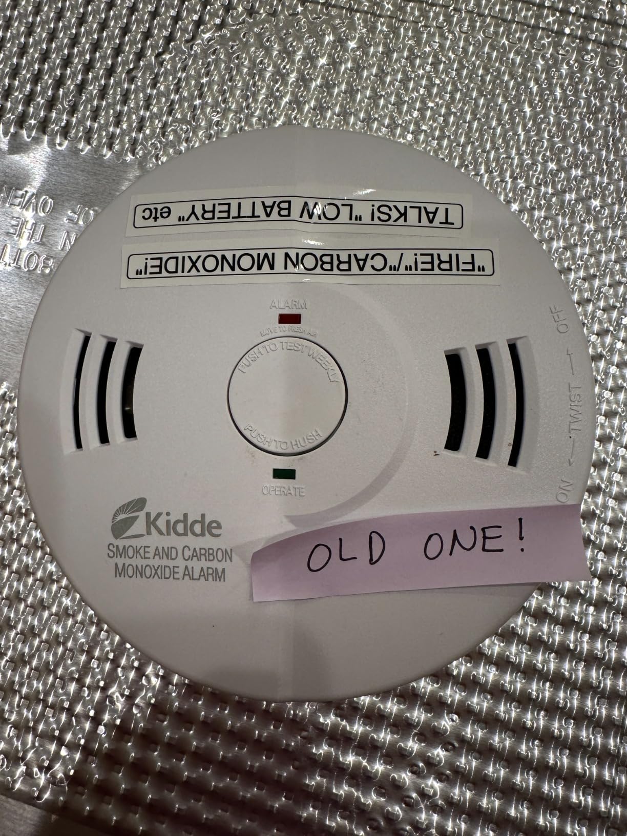 Kidde Hardwired Smoke & Carbon Monoxide Detector, Battery Backup, Interconnectable, LED Warning Light Indicators customer photo 2