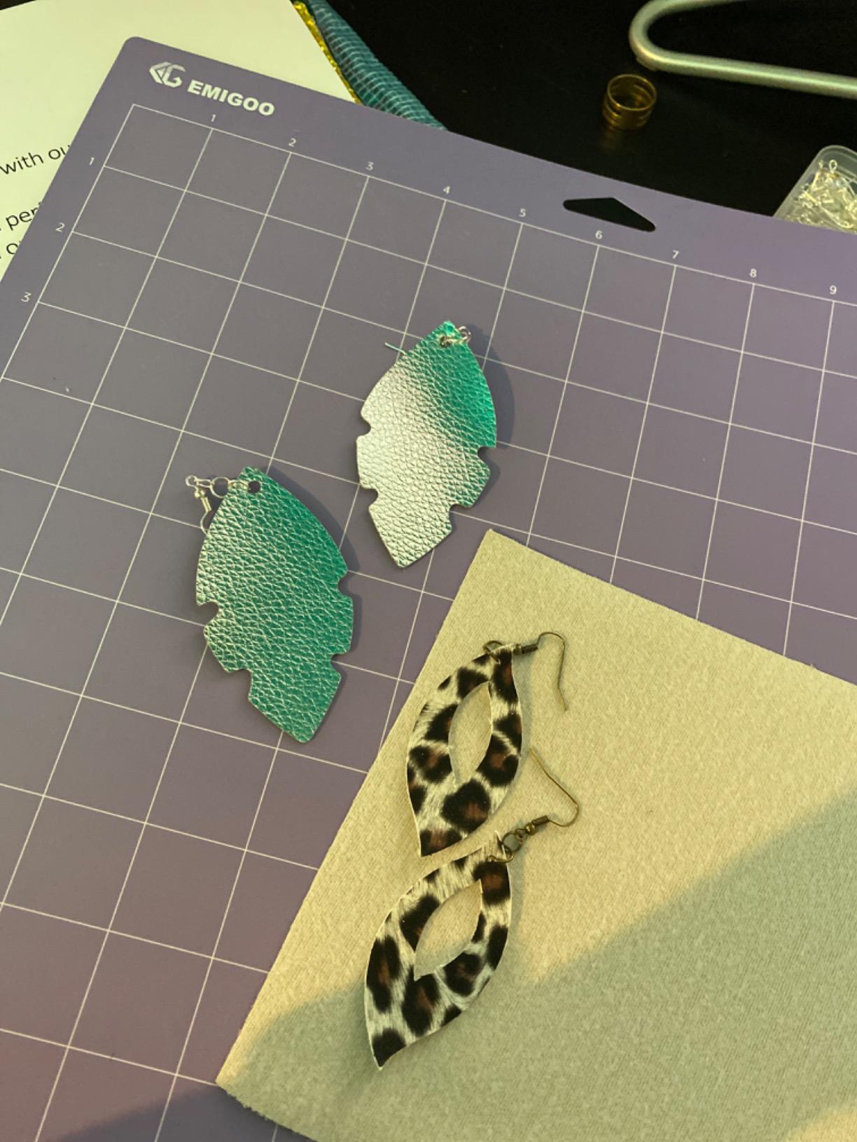 AOOIIN Cutting Mat for Cricut Explore 5/4/3/Air 2/Air/One/Maker 4/Maker 3/Maker, 3 Packs Cut Mats Replacement Accessories for Cricut, Variety customer photo 1