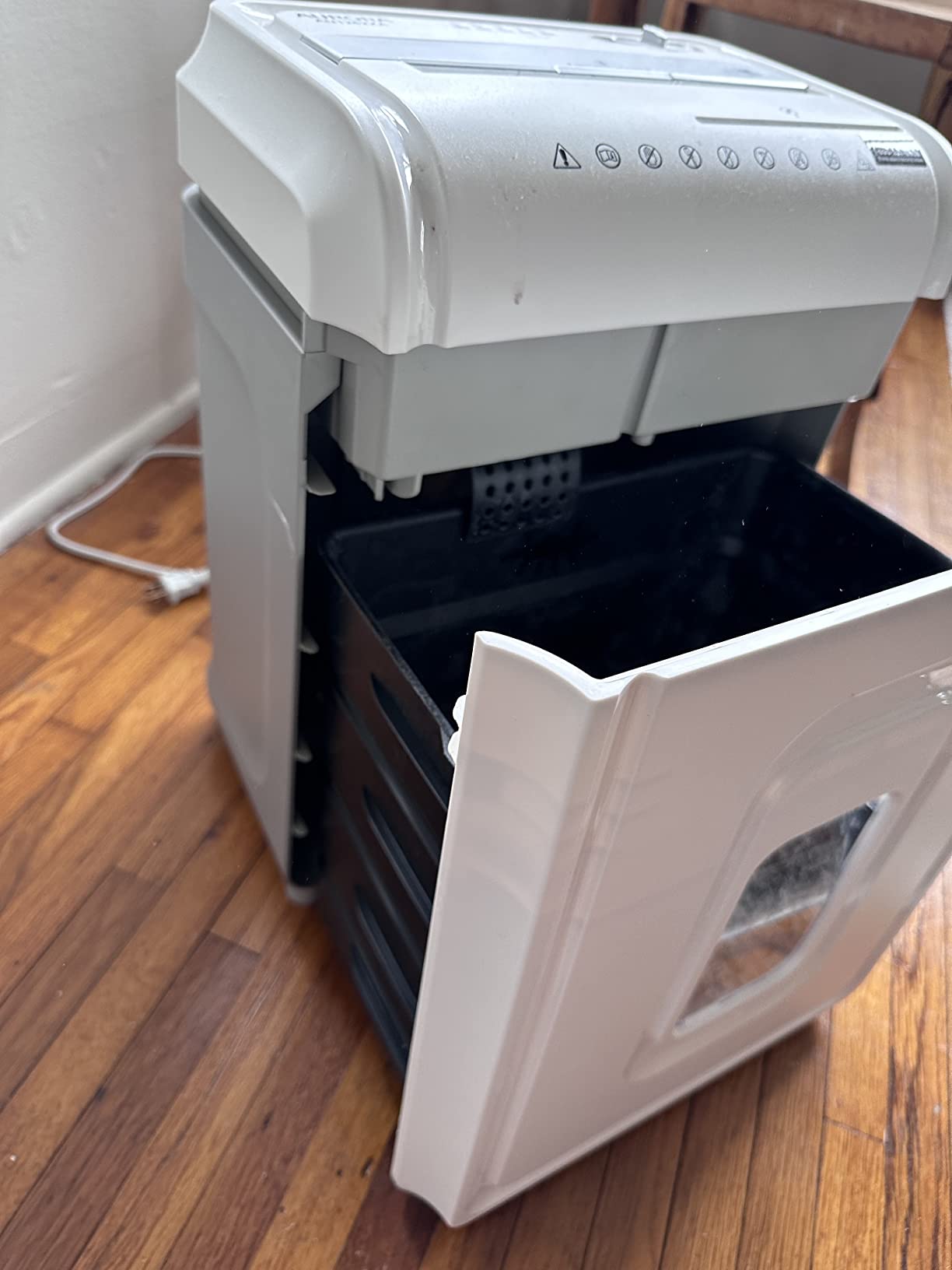 Aurora AU1260XA Anti-Jam 12-Sheet Crosscut Paper and CD/Credit Card Shredder customer photo 2