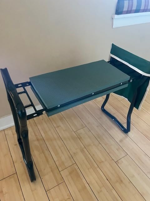 KVR Upgraded Garden Kneeler and Seat with Thicken & Widen Soft Kneeling Pad,Heavy Duty Foldable Gardener Stool with 2 Tool Pouches,Gardening Gifts for Women Mom Men Seniors¡­… customer photo 1