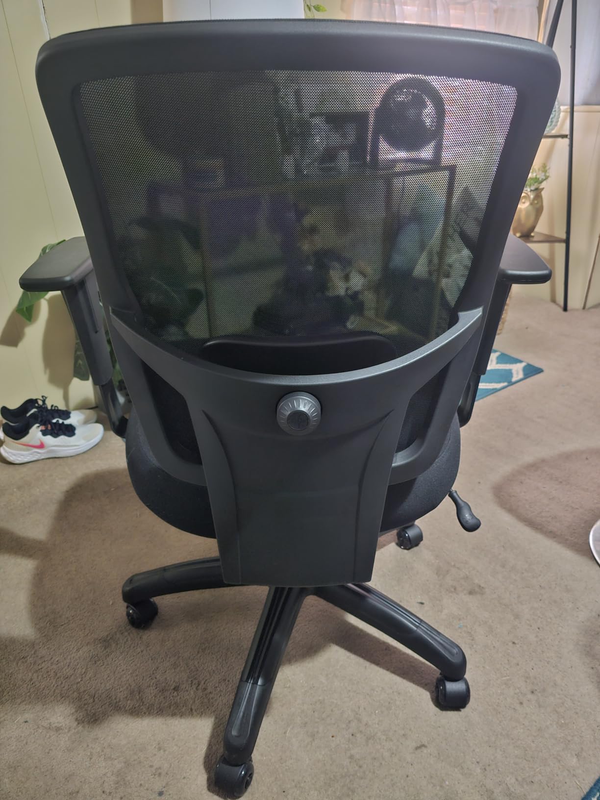 Amazon Basics Big and Tall Mesh Office Chair with Adjustable Armrests, Lumbar Support, Adjustable Height, 400lbs Capacity, Black customer photo 1