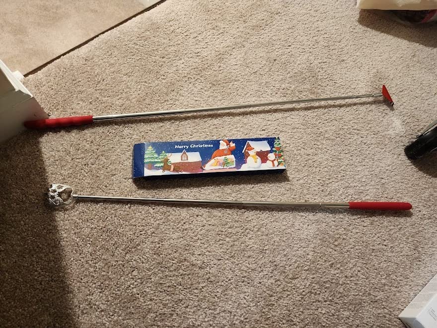 Stocking Stuffers for Men, 2 Pack Extendable Back Scratcher, Christmas Gifts for Men, Santa's Claws Telescopic Back Scratchers with Christmas Gift Box, Red Massage Tool for Back with Rubber Handles customer photo 1