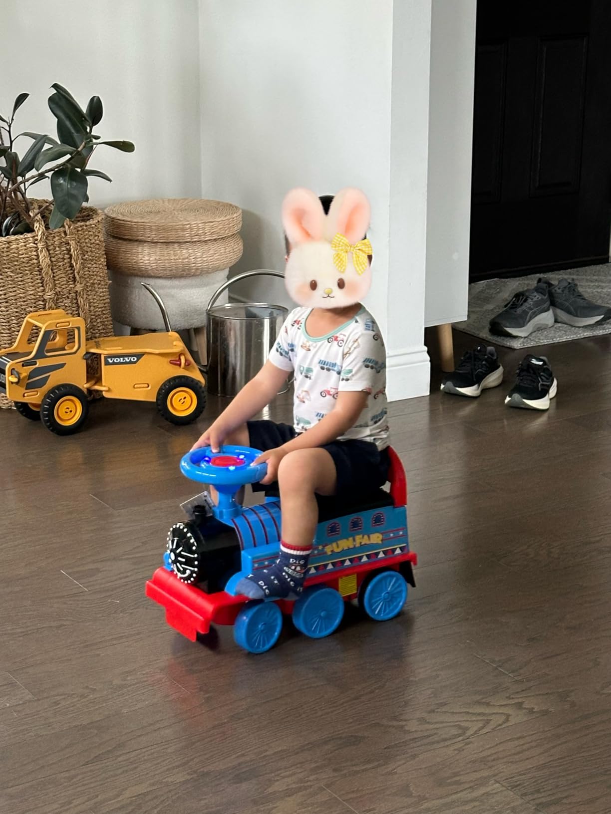 Costzon Ride on Toys, 6V Electric Ride on Train with Tracks, Storage Seat, Flashing Lights & Music, Backrest, Anti-tilt Device, Gift for Toddler Boys & Girls, Battery Powered Ride on Car (Green) customer photo 1