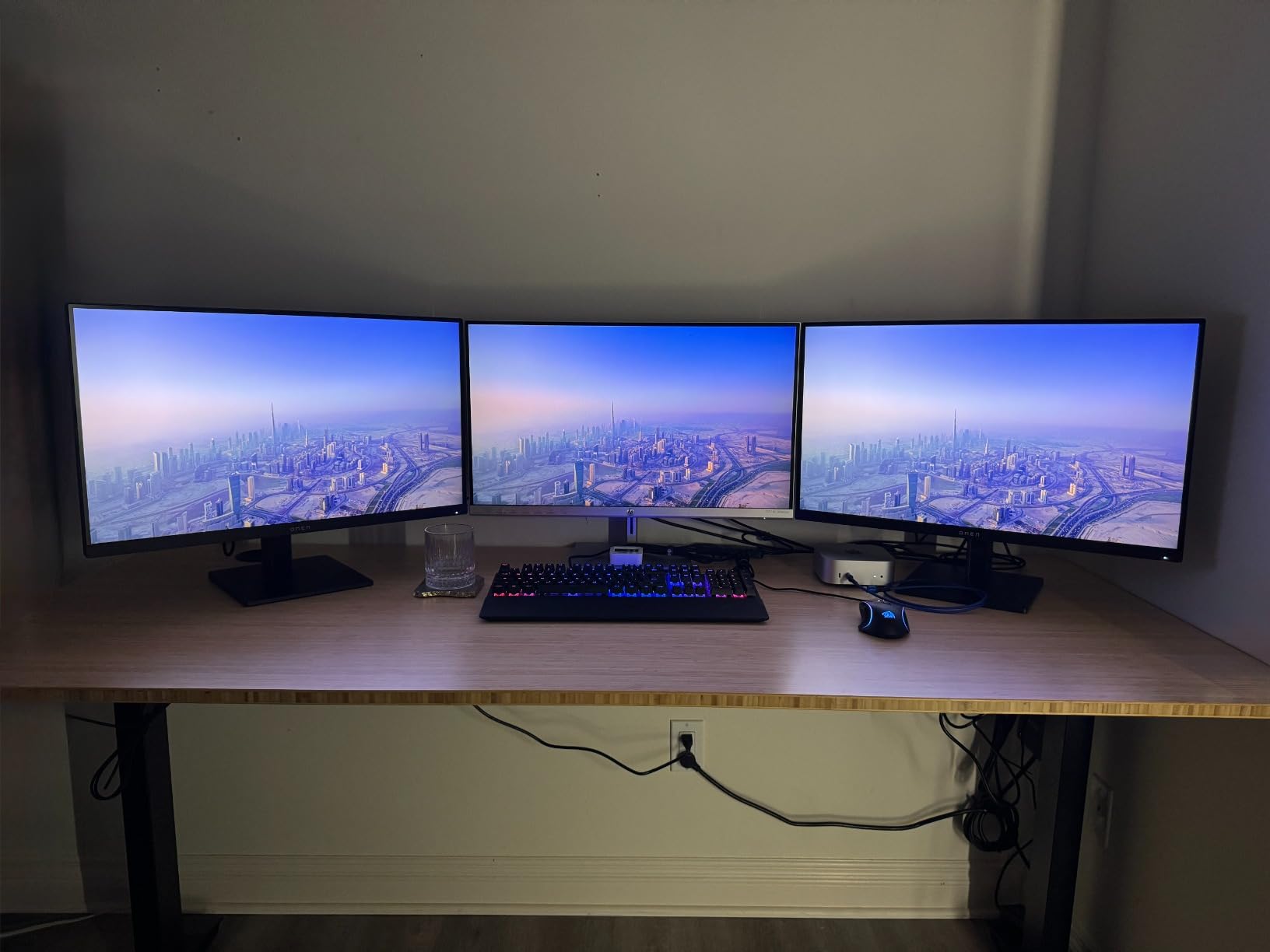 HP OMEN 27q QHD 165Hz Gaming Monitor, QHD Display (2560 x 1440), IPS Panel, 99% sRGB, 95% DCI-P3, 16:9, AMD FreeSync Premium Technology, 27q (2023) customer photo 2