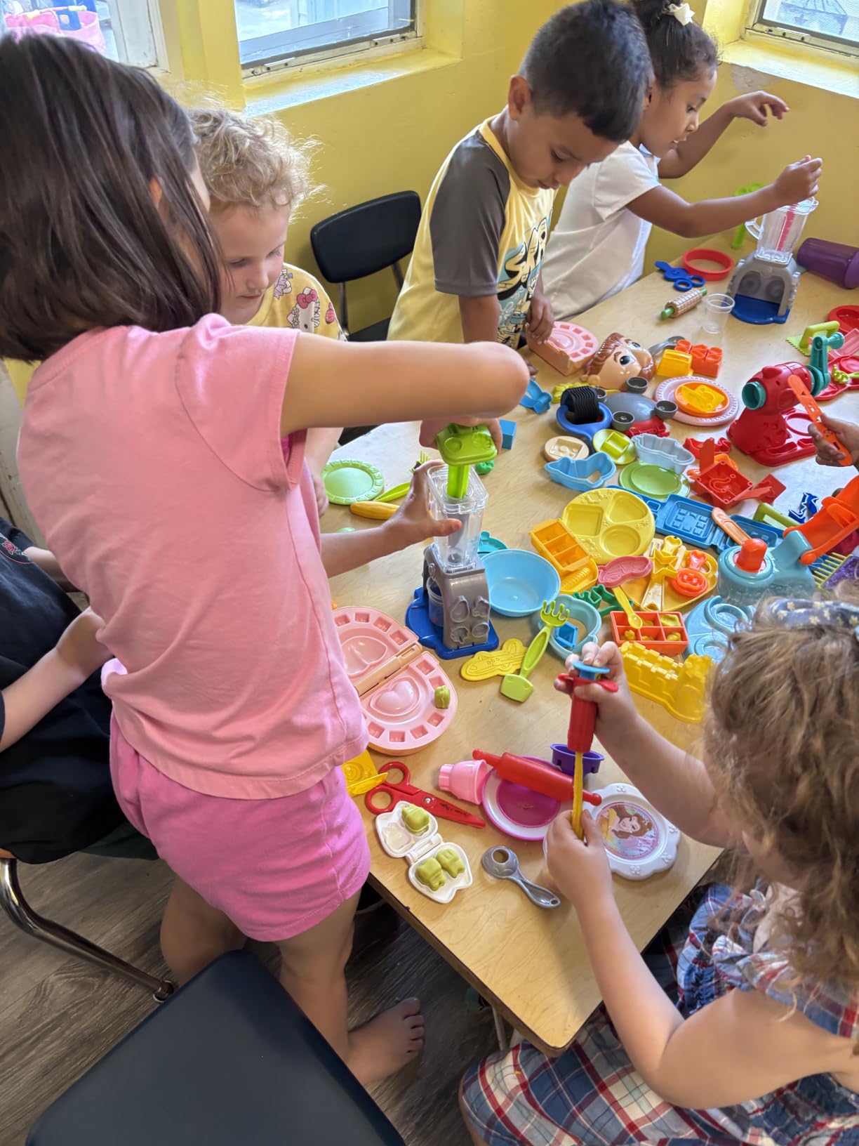 Play Doh Swirlin' Smoothies Toy Blender Playset, Play Kitchen Appliances, Kids Arts and Crafts Toys for 3 Year Old Girls and Boys and Up customer photo 2