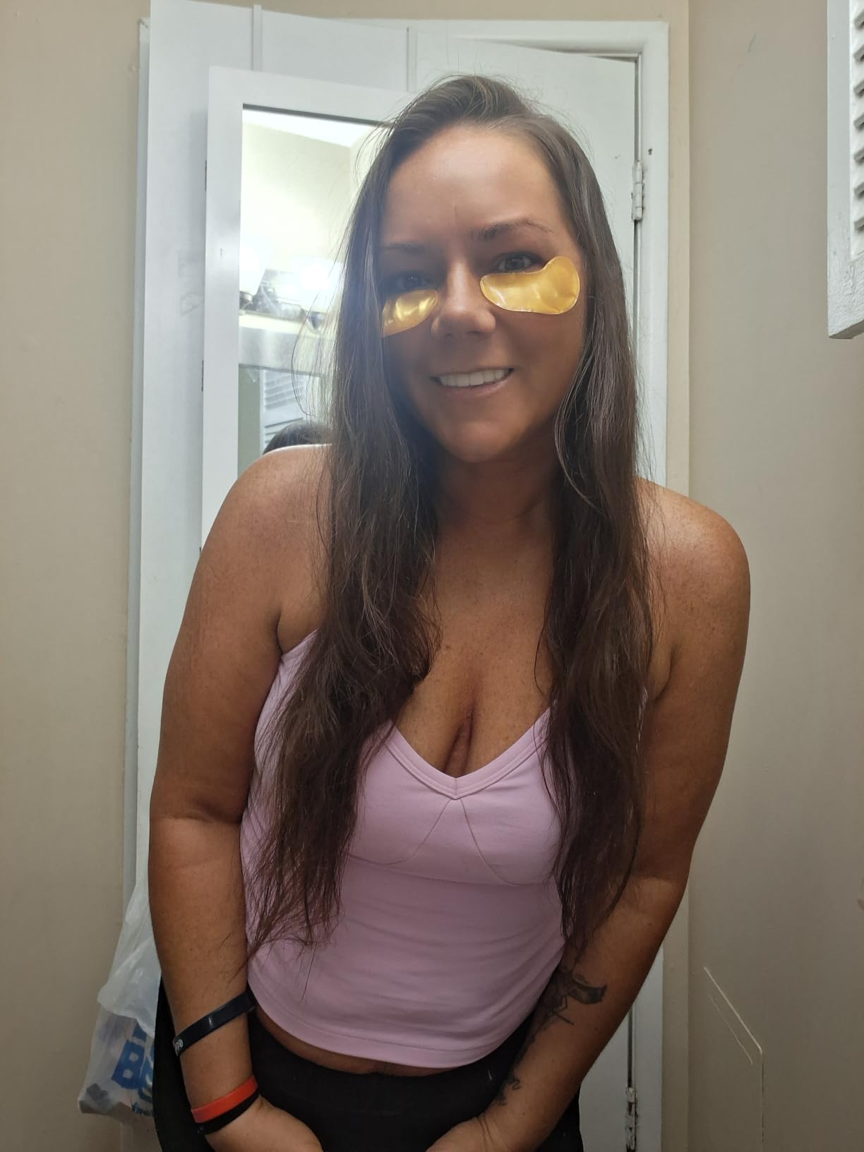grace & stella Award Winning Under Eye Mask - Reduce Dark Circles, Puffy Eyes, Undereye Bags, Wrinkles - Gel Under Eye Patches - Small Birthday Gifts - Vegan Cruelty-Free (Pink, 6 Pairs) customer photo 2
