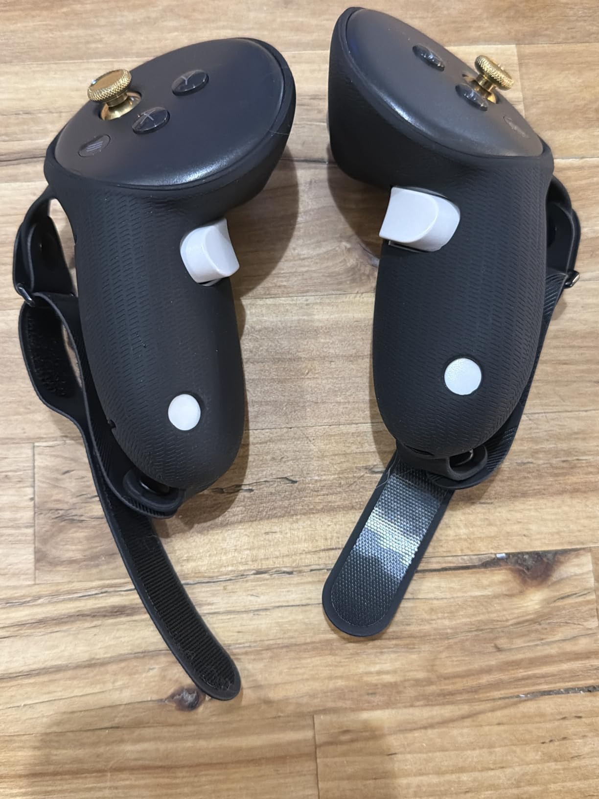 AMVR Upgraded Non-Slip Controller Grips with Battery Opening for Quest 3/3S customer photo 1