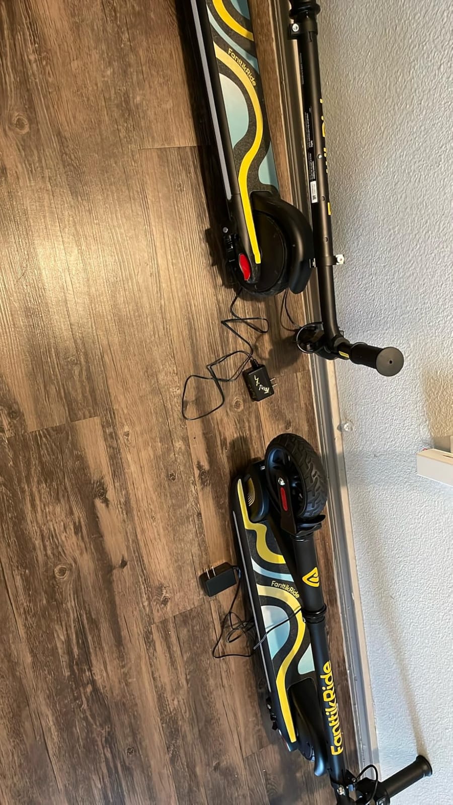 FanttikRide C9 Pro Kids Electric Scooter Ages 8-12, Colorful Rainbow Lights, E-Scooter for Kids 3.9-5.2 ft, 132 lbs, 5 Miles Range, Up to 40 min Ride Time, 5/8/10 MPH, 3 Adjustable Heights customer photo 2