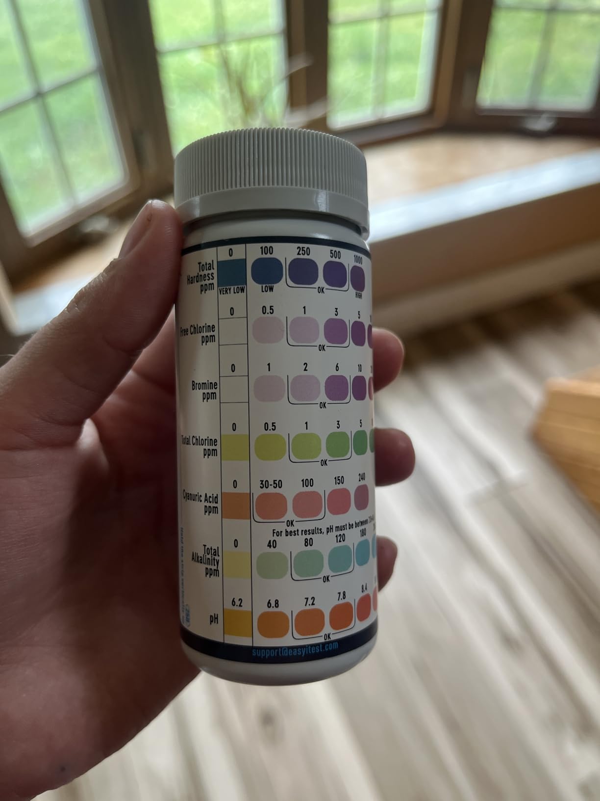 EASYTEST Saltwater Pool Test Strips, 0-8000 ppm, 25 Count customer photo 1
