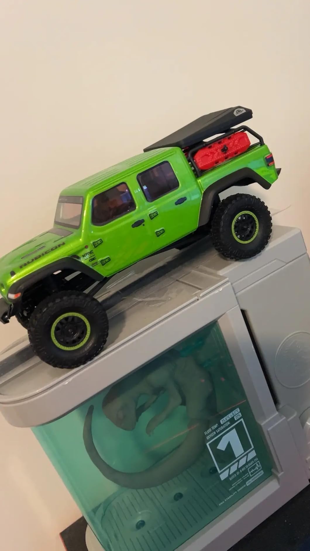 Axial SCX24 Jeep Gladiator RC Truck 4WD Rock Crawler Green AXI00005V2T3 customer photo 1
