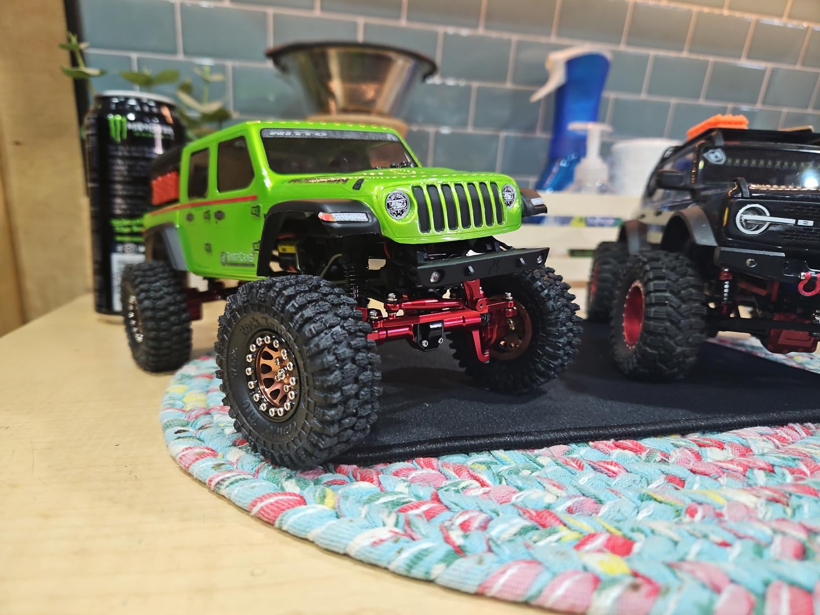 Axial SCX24 Jeep Gladiator RC Truck 4WD Rock Crawler Green AXI00005V2T3 customer photo 2