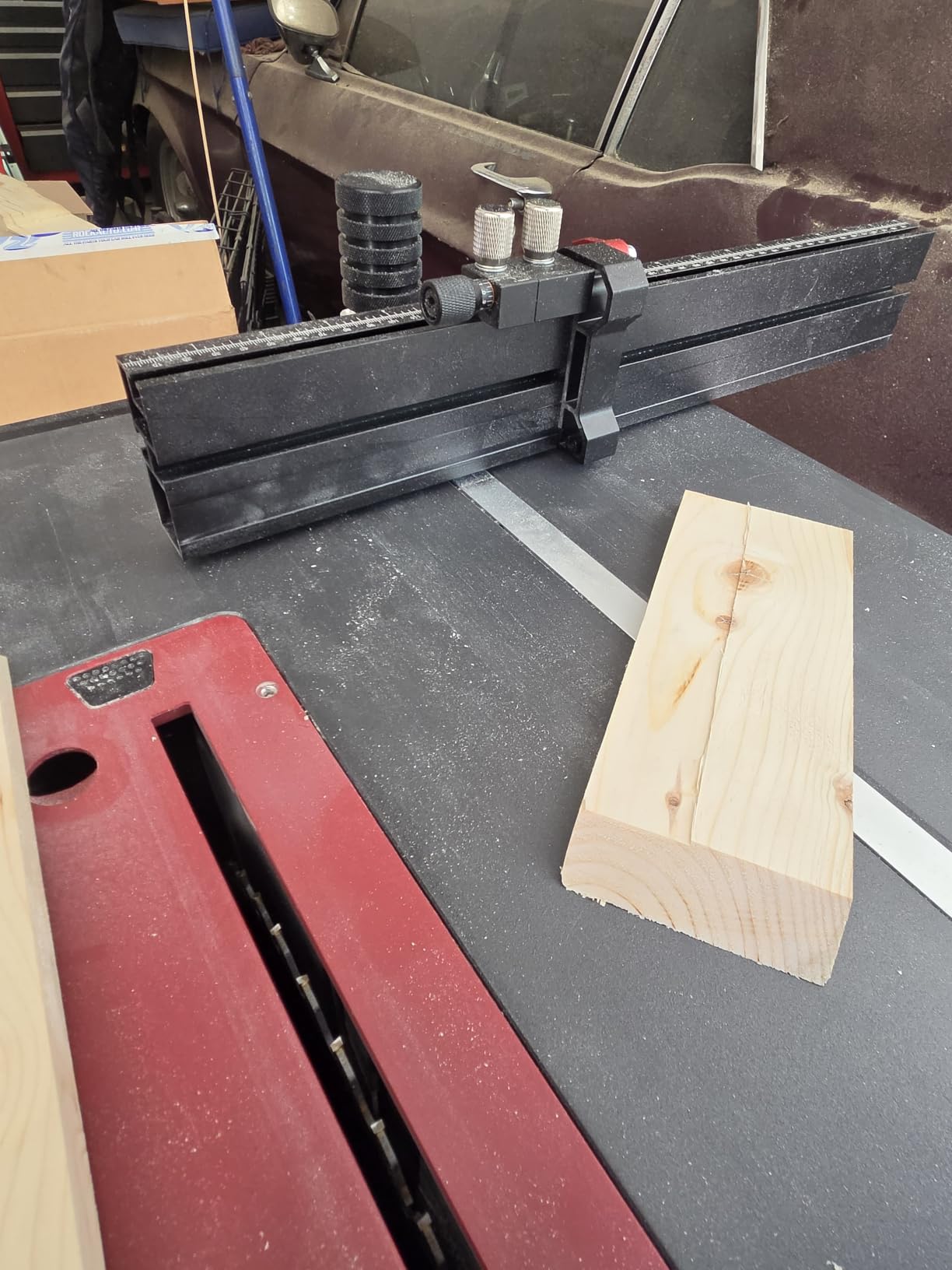 VEVOR Precision Miter Gauge with 18 in Fence, Standard Slot 3/4'' x 3/8'' customer photo 1