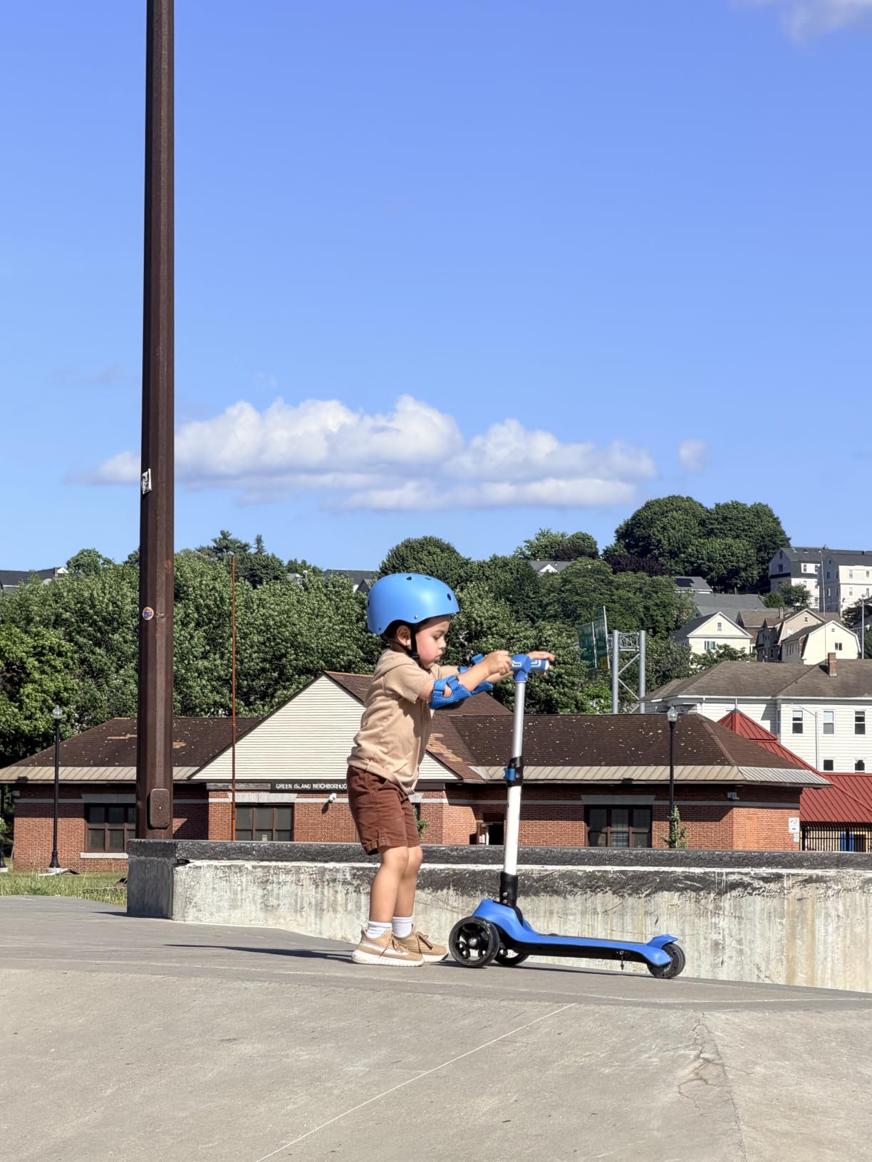 Elecorange T200/T500 Balance Electric Scooter for Kids Age 4-9, 2 Types Front Wheels, Electric Horn, Full Body Lights Up, Wide Deck, 5Mph Safe Speed, 70min Riding, Foldable Kick Scooter Boys & Girl customer photo 1