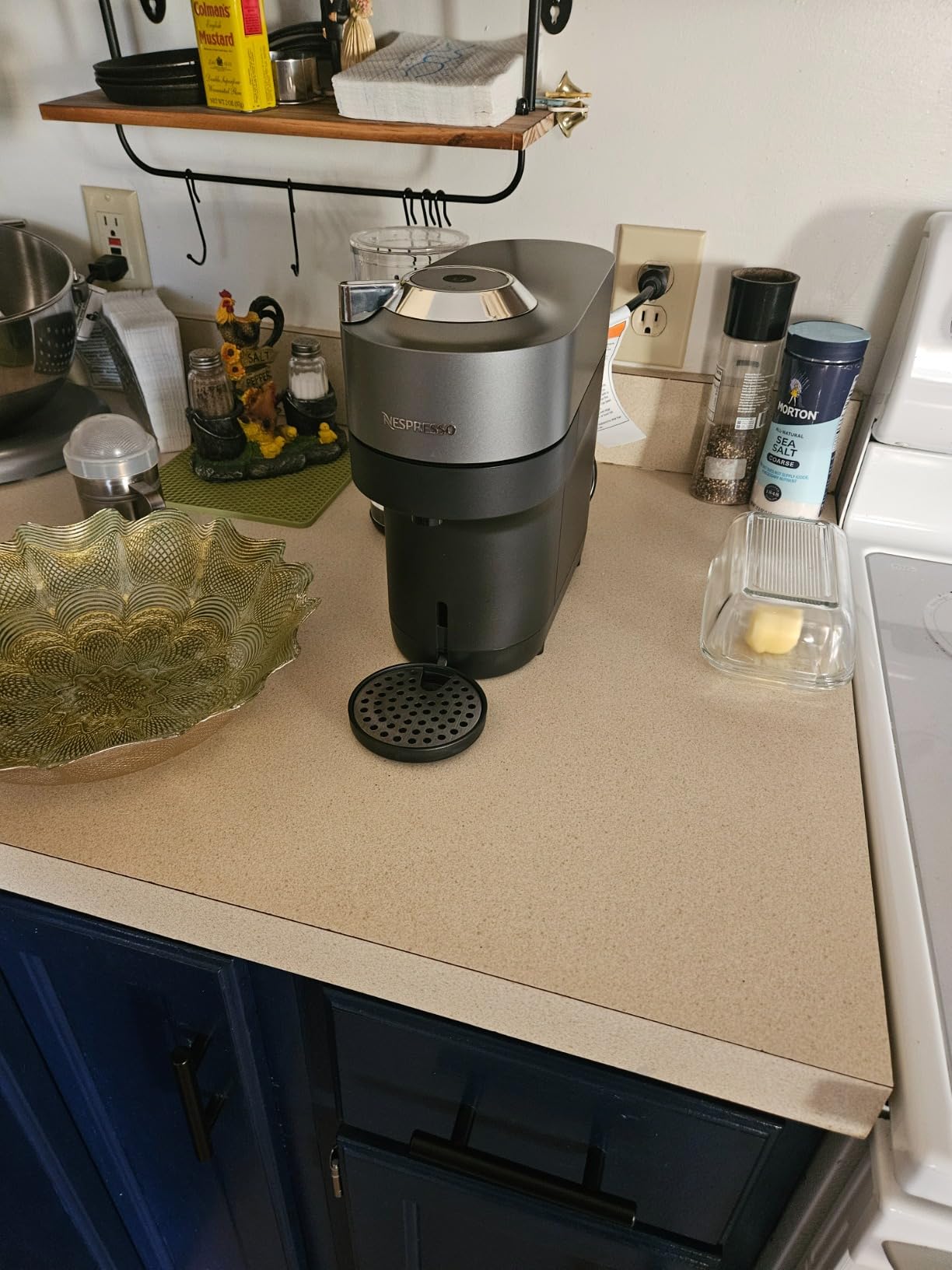 Nespresso Vertuo Pop+ Deluxe Coffee Machine with Frother, Matte Black Gold customer photo 2
