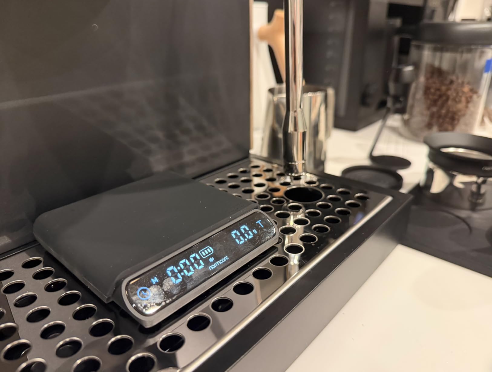 Normcore Pocket Coffee Scale V3, Pour Over Drip Espresso Scale, Barista Scale with Timer, Anodized Aluminum Body with Back-Lit LCD Display, Black customer photo 1