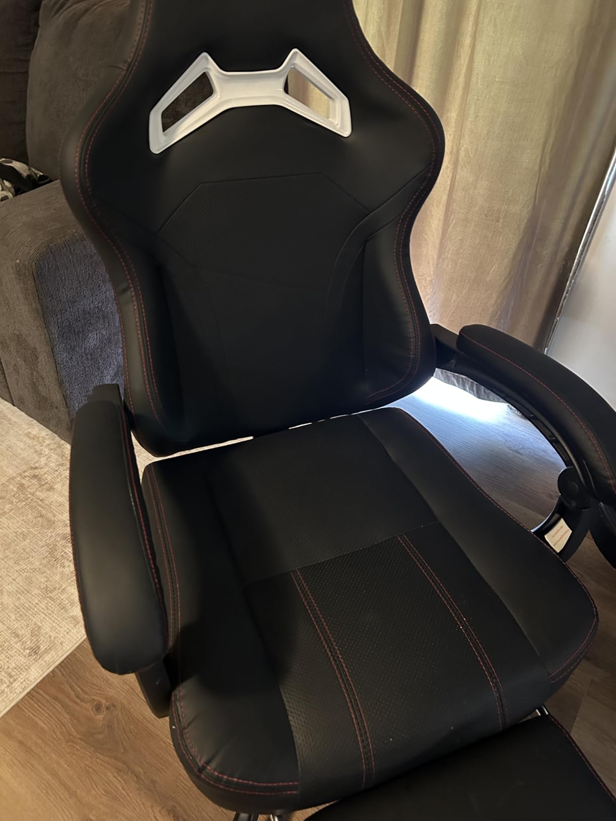 VITESSE Big and Tall Gaming Chair 400lb Capacity with Footrest customer photo 2