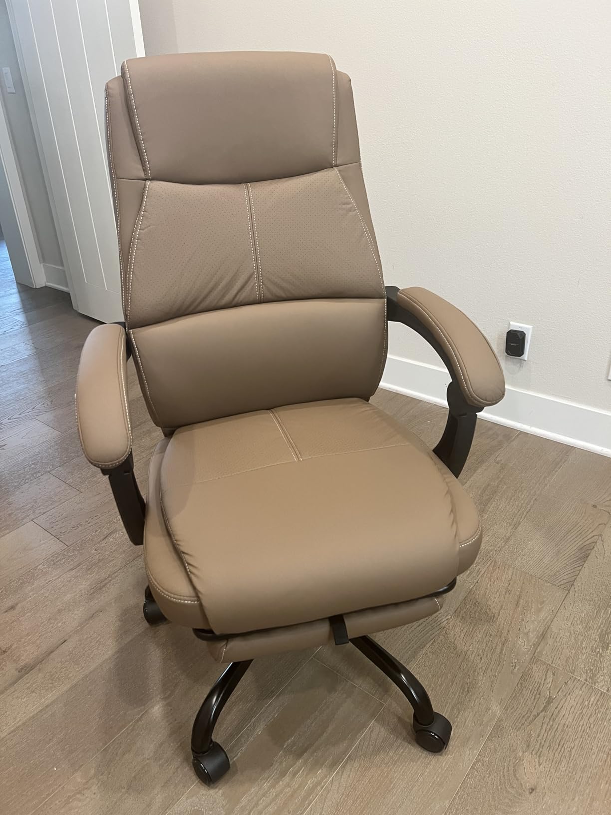 Misolant Big and Tall Office Chair with Footrest, High Back Desk Chair with Linkage Armrest, 90-155° Recline Executive Computer Chairs with Adjustable Height for Home customer photo 2
