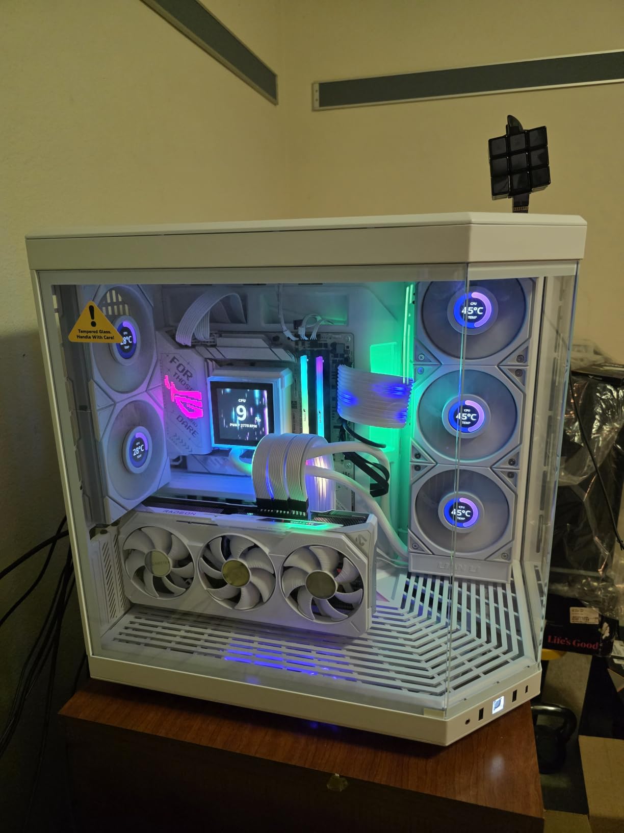 GIGABYTE RX 9070 XT Gaming OC customer photo 2