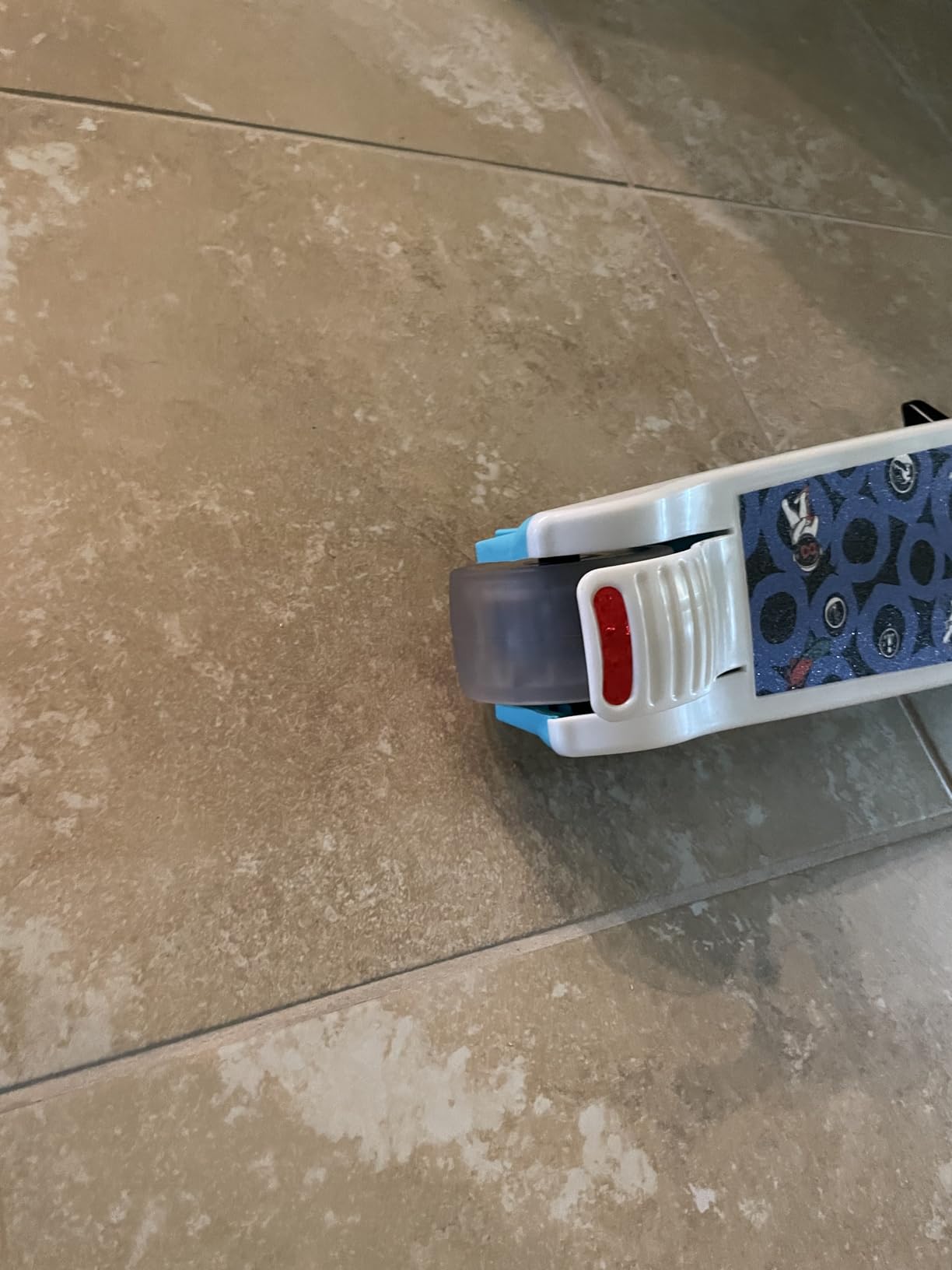 Gyroor KS2 Electric Scooter for Kids, 5 MPH, LED Light-Up Wheels, Ages 3-8 customer photo 2