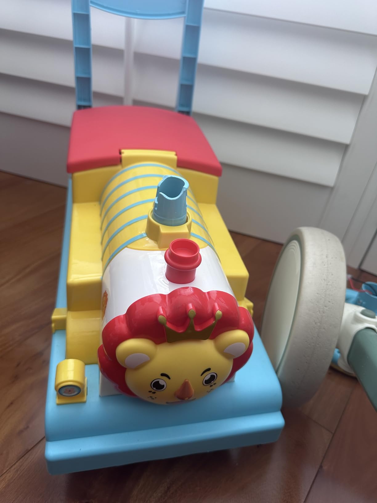 OLAKIDS Kids Ride On Train with Track, 6V Electric Toy with Lights and Sounds, Retractable Footrest, Under Seat Storage, Christmas Theme Battery Powered for Toddlers Boys Girls (1 Seater, Circus) customer photo 1