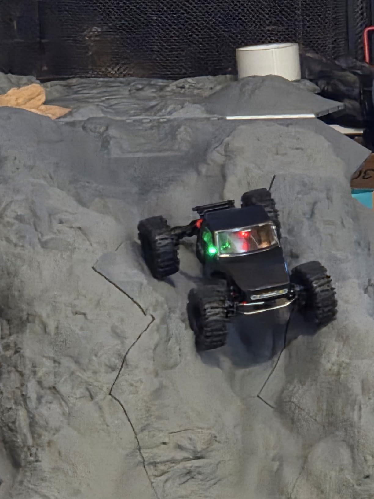 Redcat Racing Ascent-18 APEX, 1/18 Scale Brushless Electric Rock Crawler, Carbon Fiber, 4WD RC Car for Adults with 2.4GHz Radio System (Gray) customer photo 1