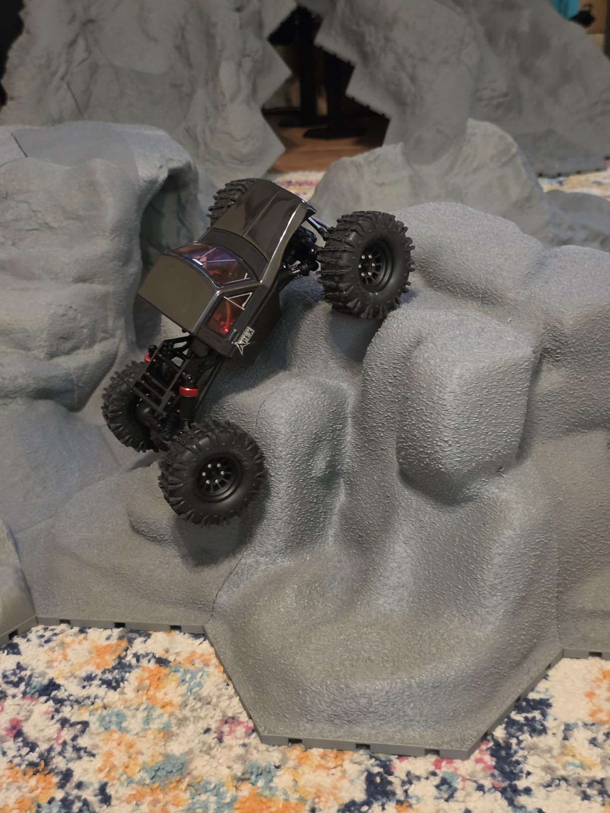 Redcat Racing Ascent-18 APEX, 1/18 Scale Brushless Electric Rock Crawler, Carbon Fiber, 4WD RC Car for Adults with 2.4GHz Radio System (Gray) customer photo 2
