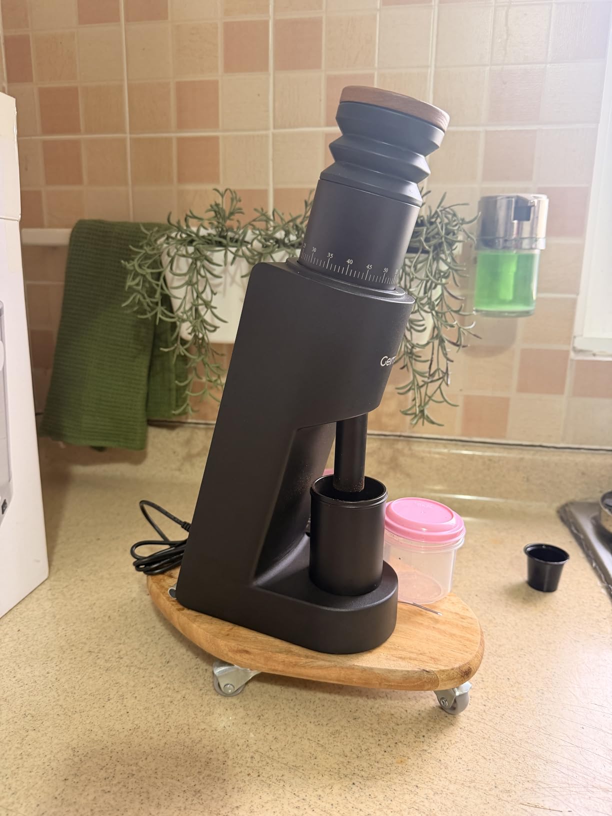 Single Dose Coffee Grinder,Wirsh Geimori GU38 Coffee Grinder with 38mm 6-Core Stainless Steel Conical Burr, 0.02mm Stepless Adjustment, Low Retention Espresso Grinder with Magnetic Dosing Cup,White customer photo 1
