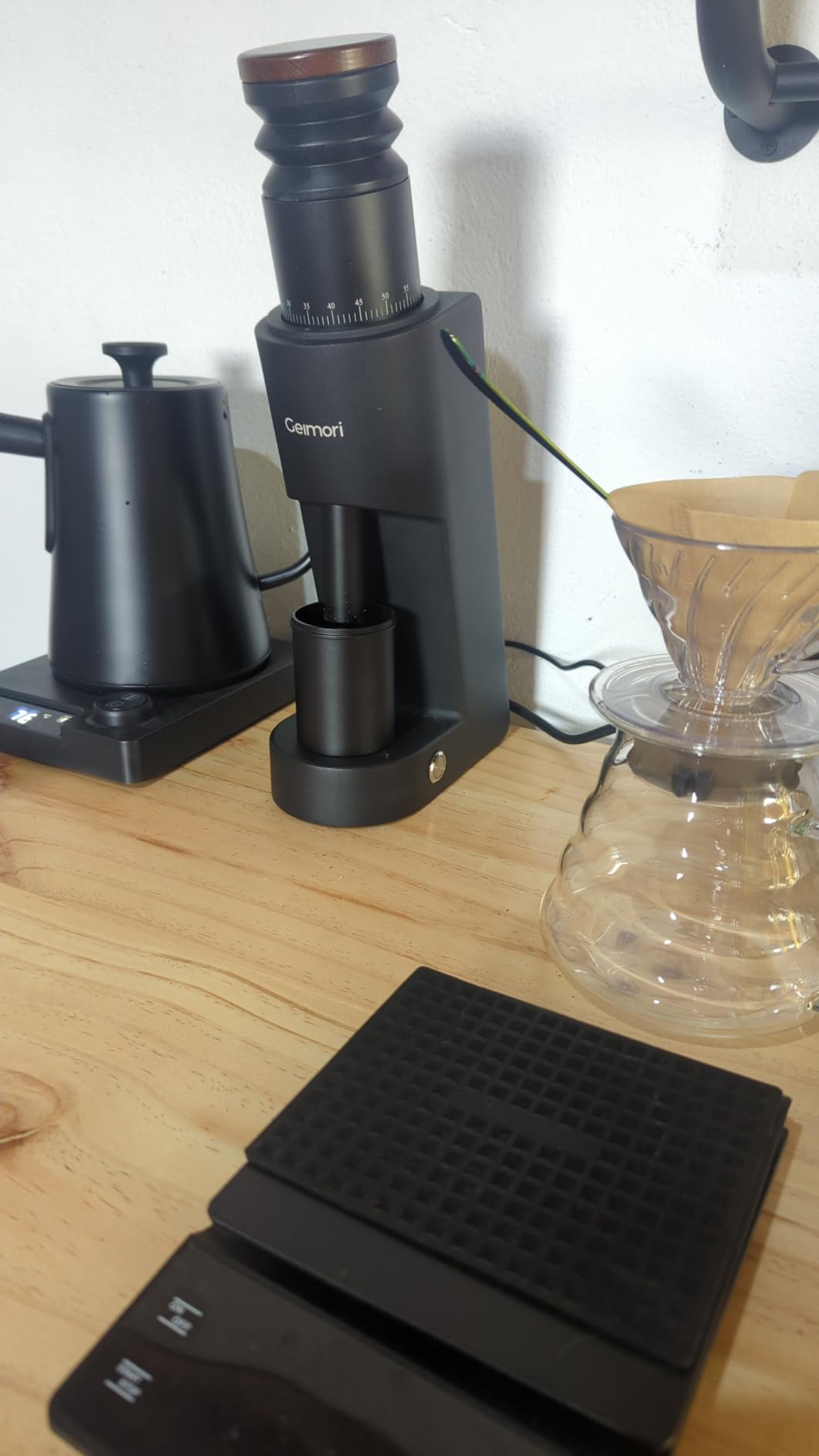 Single Dose Coffee Grinder,Wirsh Geimori GU38 Coffee Grinder with 38mm 6-Core Stainless Steel Conical Burr, 0.02mm Stepless Adjustment, Low Retention Espresso Grinder with Magnetic Dosing Cup,White customer photo 2