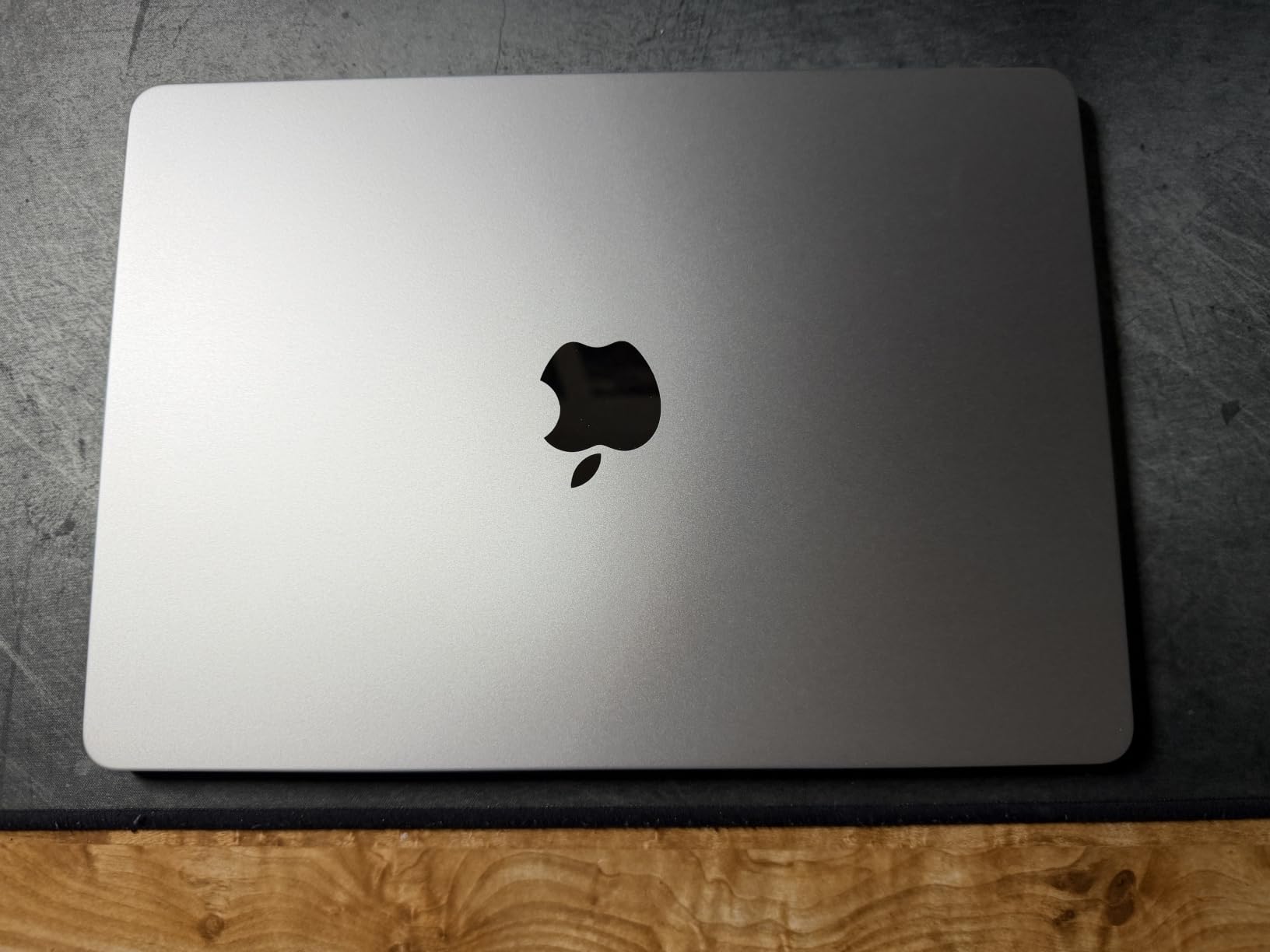 Apple 2026 MacBook Air 13-inch Laptop with M5 chip: Built for AI, 13.6-inch Liquid Retina Display, 16GB Unified Memory, 1TB SSD, 12MP Center Stage Camera, Touch ID, Wi-Fi 7; Sky Blue customer photo 1