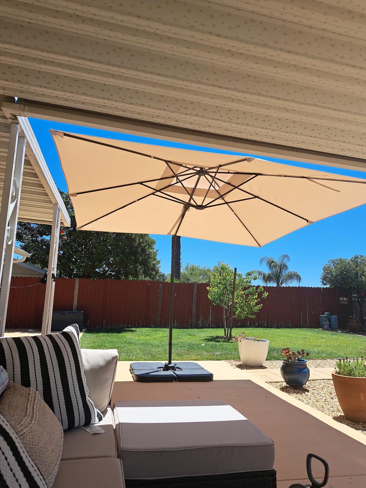 Tangkula 10 FT Patio Cantilever Umbrella, Large Square Offset Hanging Umbrella w/ 360° Rotation, 8 Sturdy Ribs, Air Vent & Cross Base, Heavy-Duty Outdoor Sun Shade for Backyard Pool Garden Deck, Beige customer photo 1