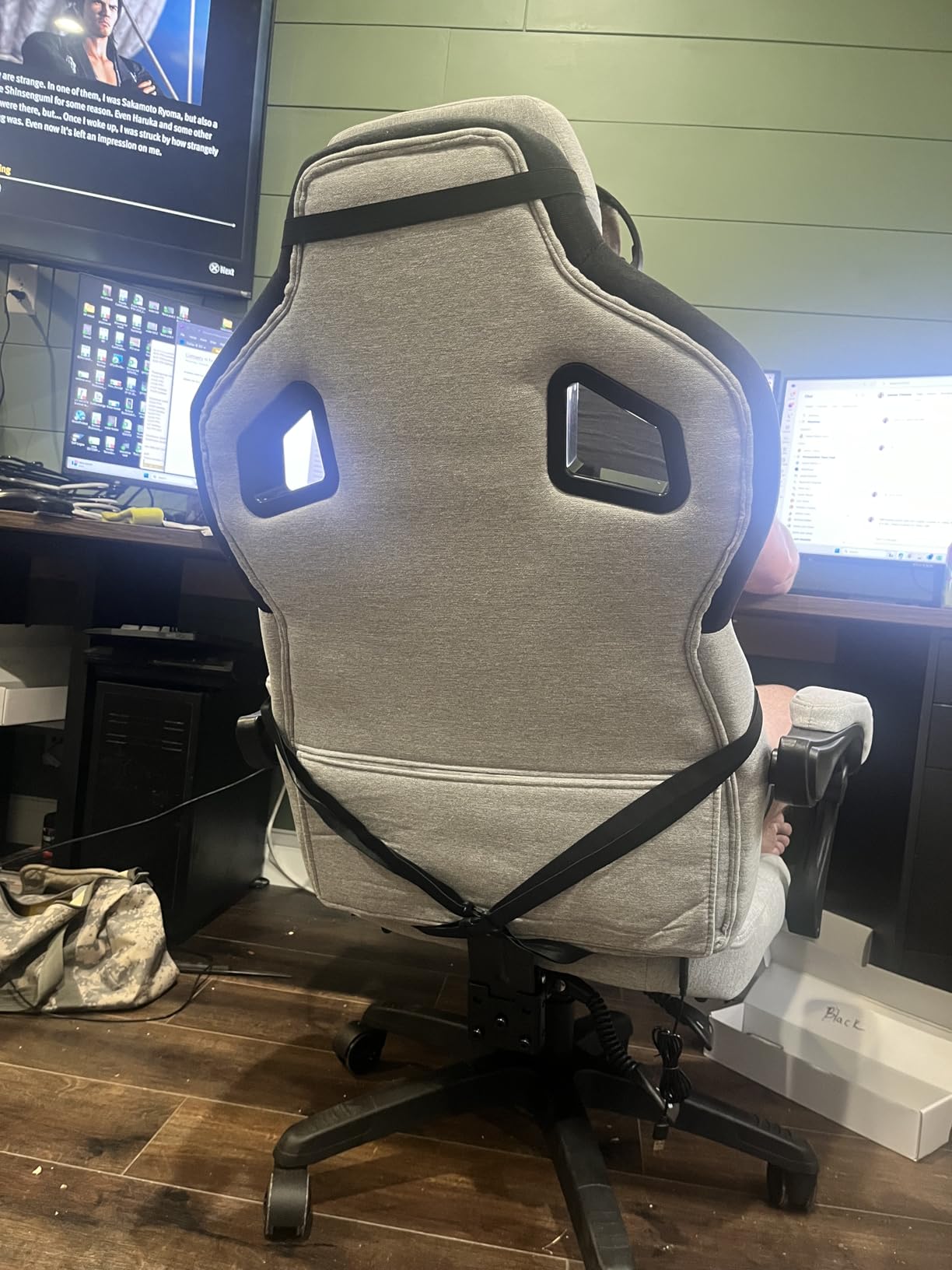 Dowinx Big and Tall Gaming Chair with Footrest, Black customer photo 1